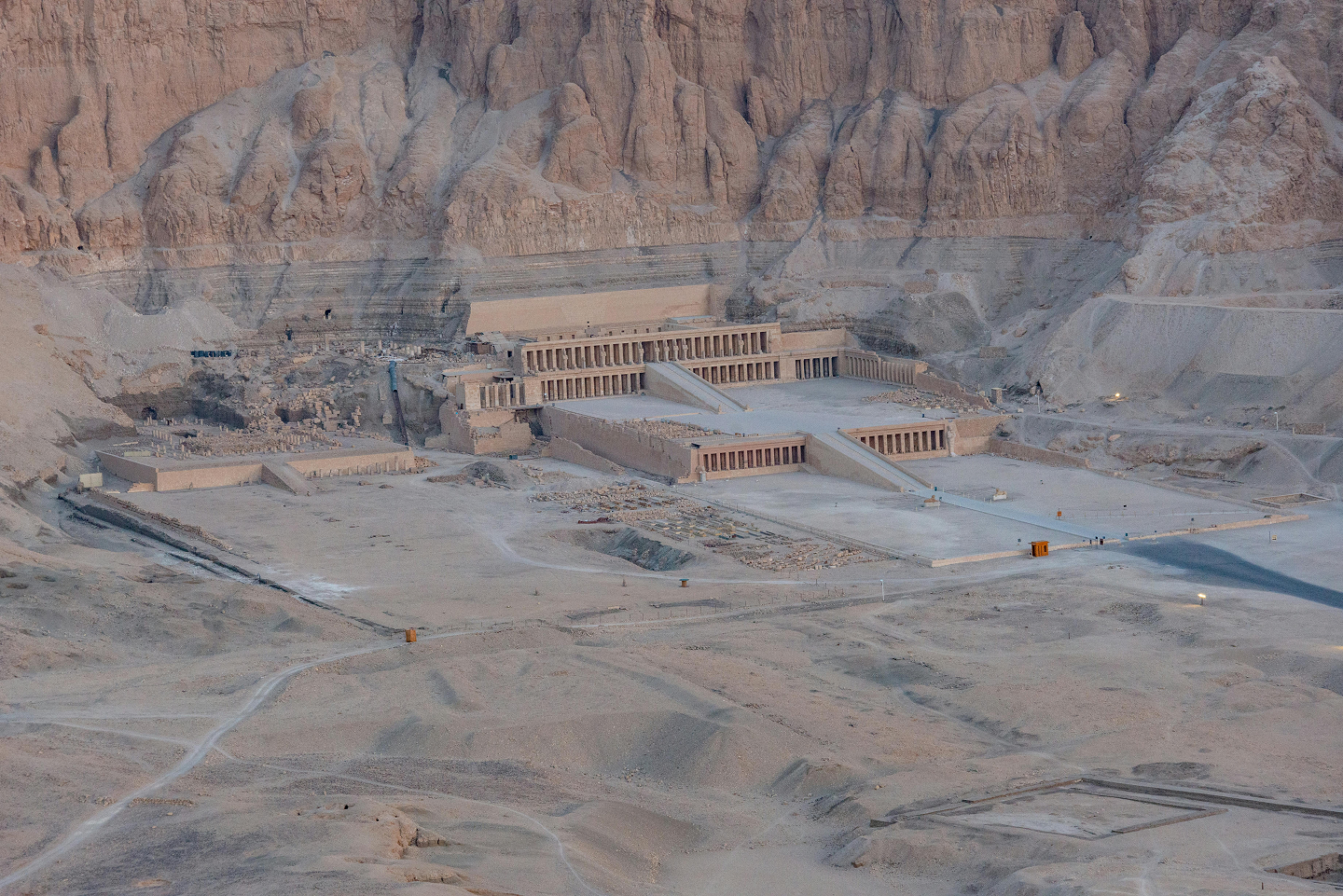 Temple d'Hatchepsout - Architecture unique à trois terrasses