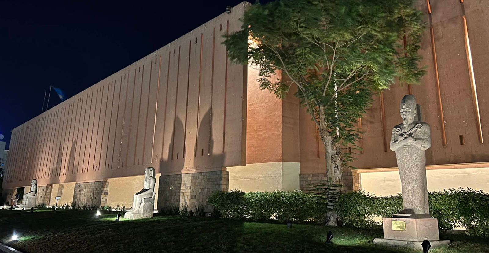 Musée de Louxor - Architecture moderne sur la corniche