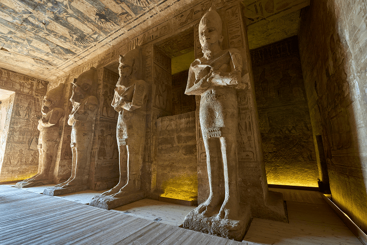 Sanctuaire intérieur du temple d'Abou Simbel